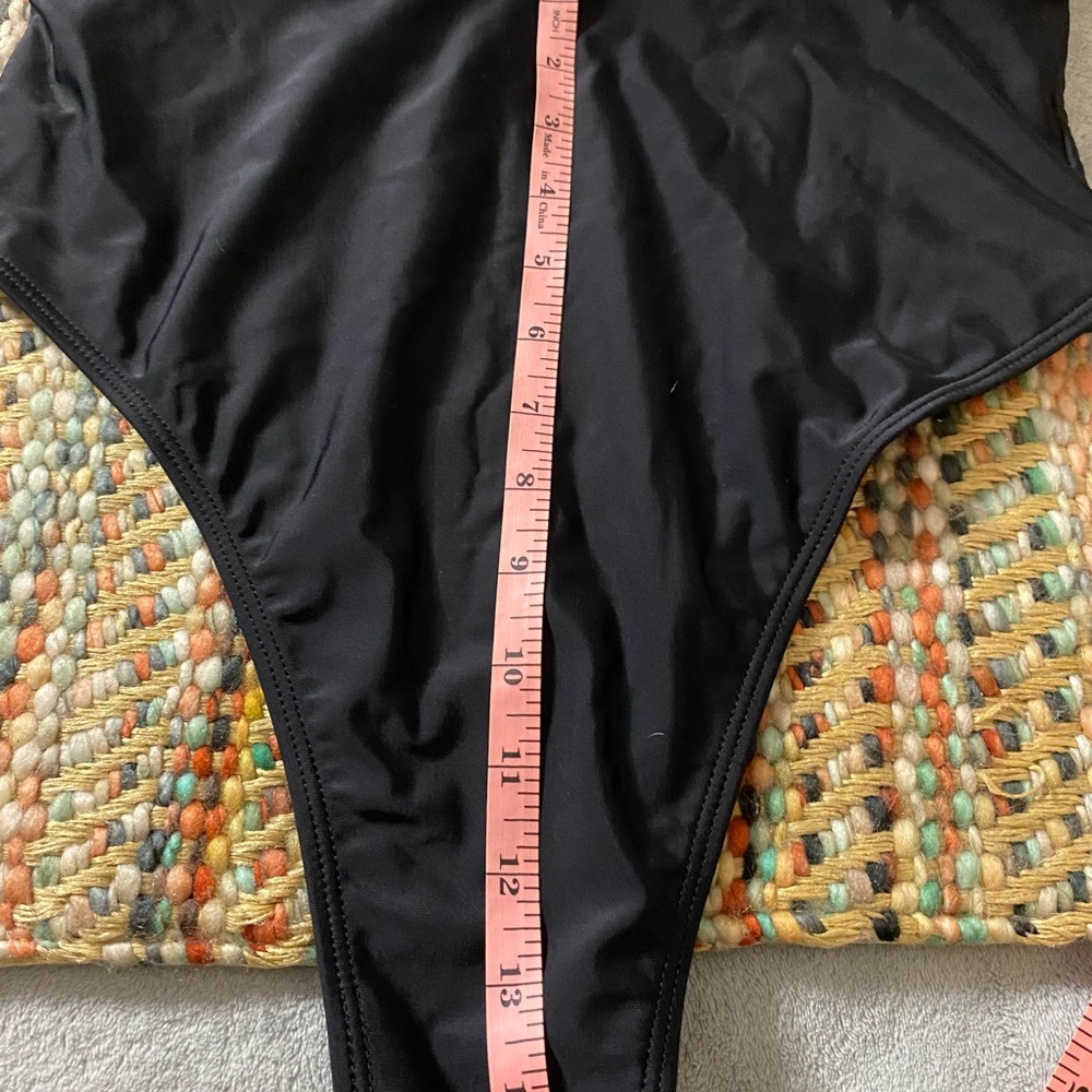 Peddney One Piece Black Ruffle Swimsuit women’s Lg - Picture 4 of 9